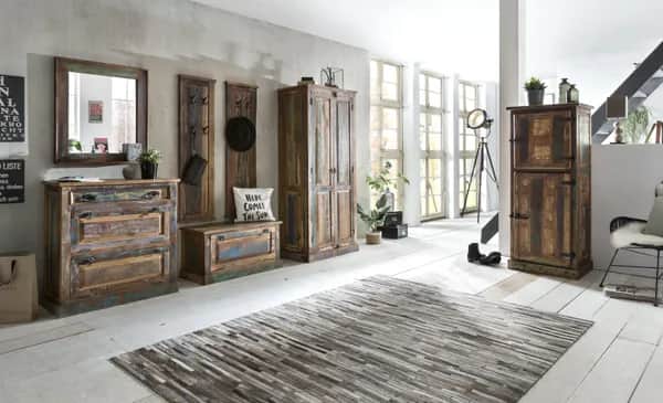Garderobenschrank