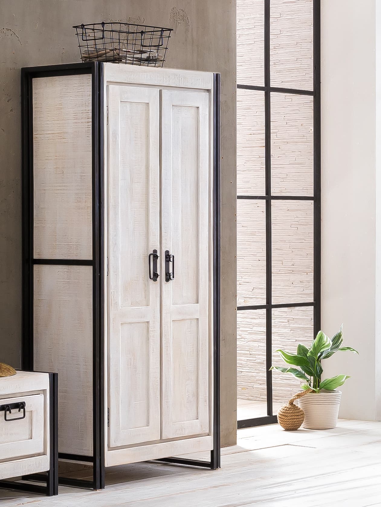 Garderobenschrank