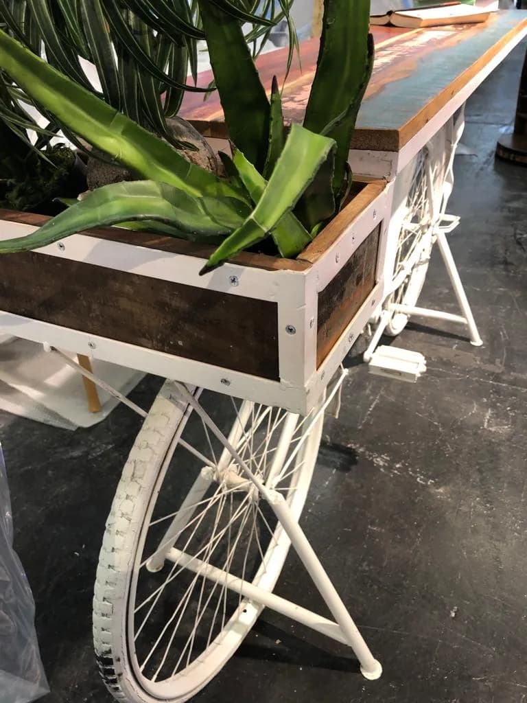 Stehtisch aus recyceltem Fahrrad 5