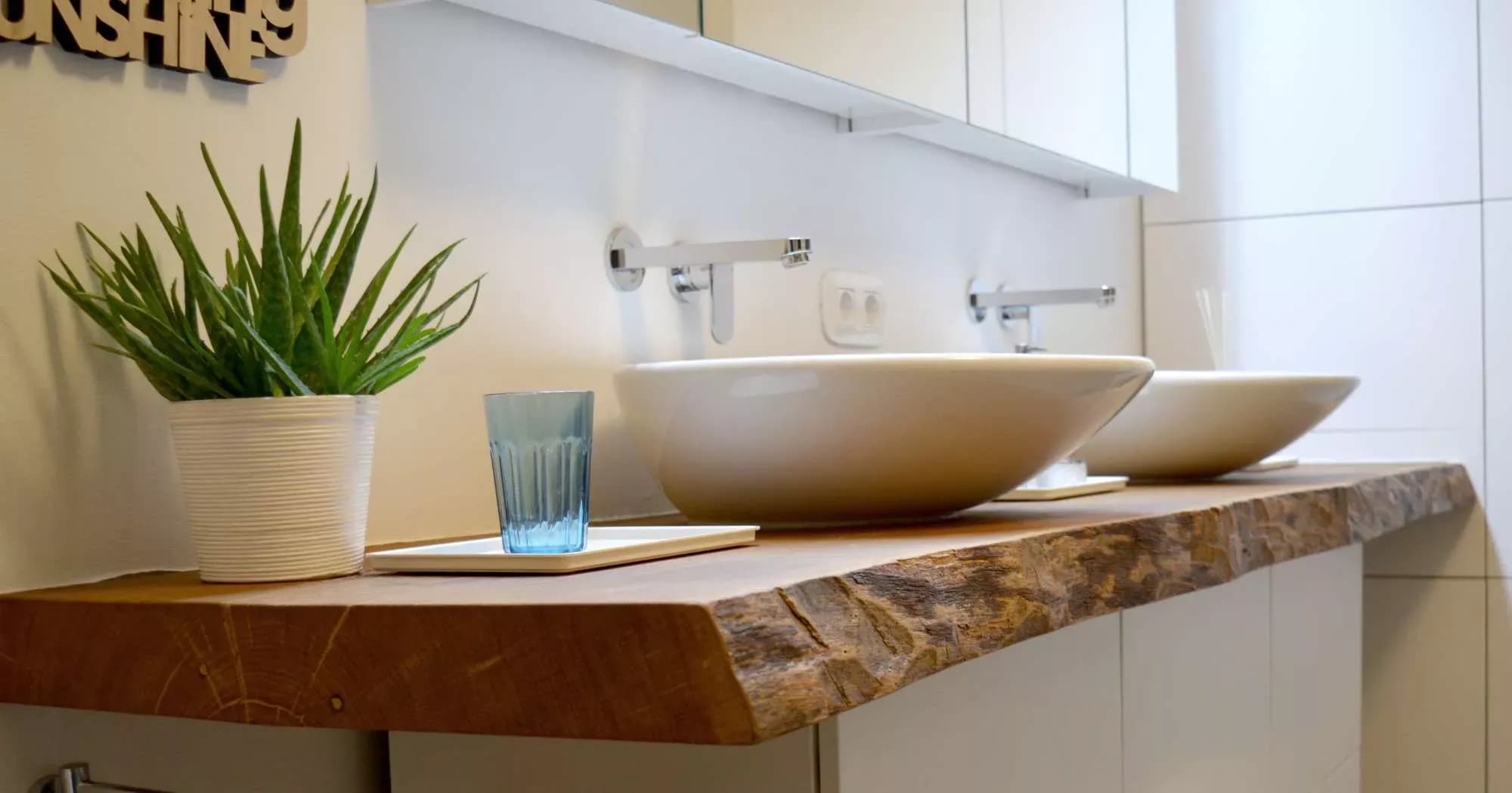 Waschtisch aus Massivholz nach Maß