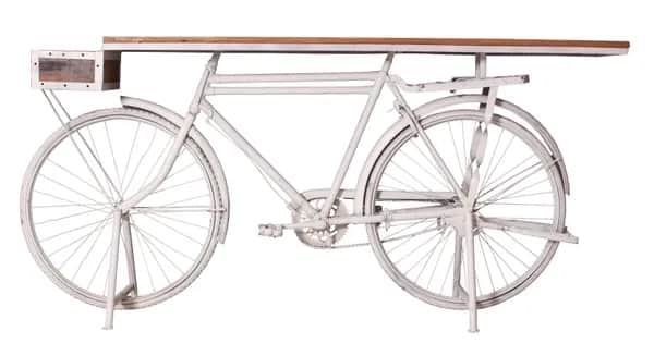 Stehtisch aus recyceltem Fahrrad